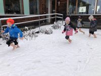 KIGA Schwarzenberg Barfusslaufen im Schnee
