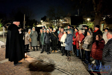 170024678 Gruppe Mit Nachwächter